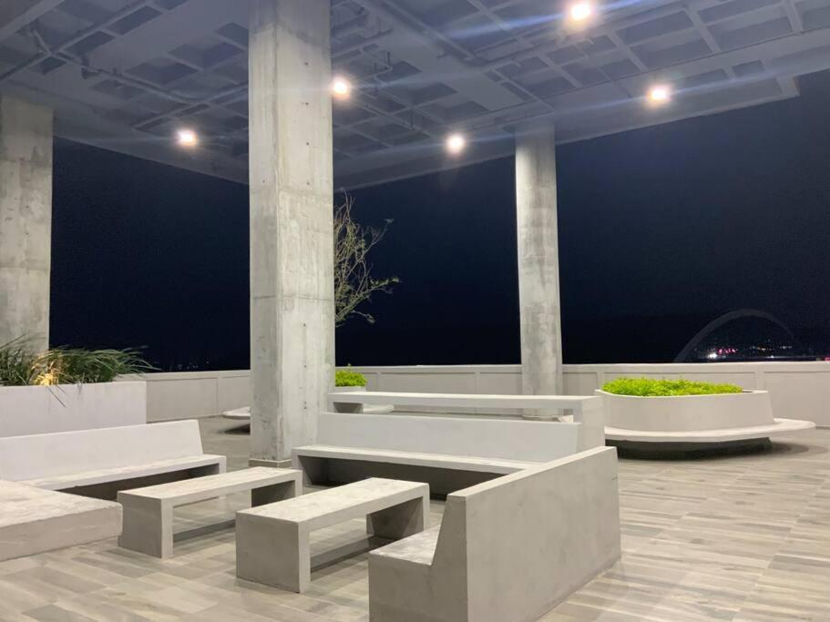 Estilo Minimalista Frente Arena Y Parque Fundidora Apartment Monterrey Exterior foto